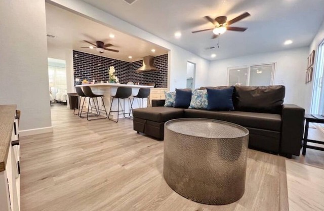 Remodeled House Close 2 Markets DownTown Medical Centers for Long Stay Discount