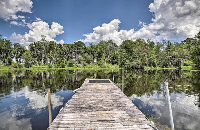 Remodeled Lakefront Home Boat Docks and Ramp!