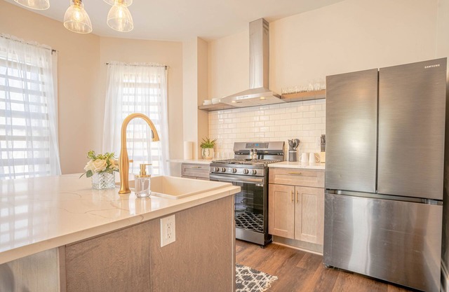 Remodeled Modern 3BR Condo just steps from downtown Valparaiso