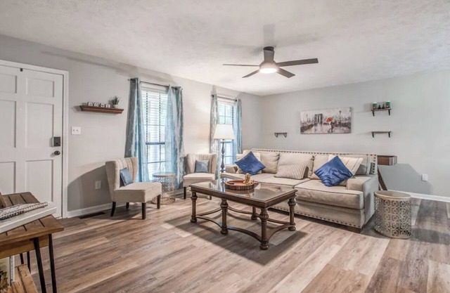 Remodeled N. Jackson Home w/Shuffleboard, sleeps 6