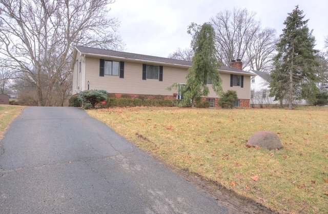 Remodeled Spacious home Minutes from Downtown!