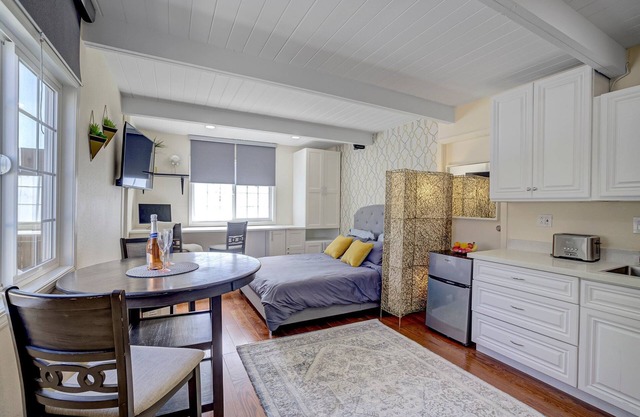 Remodeled Studio w/Fast Wi-Fi in Heart of Bay Area