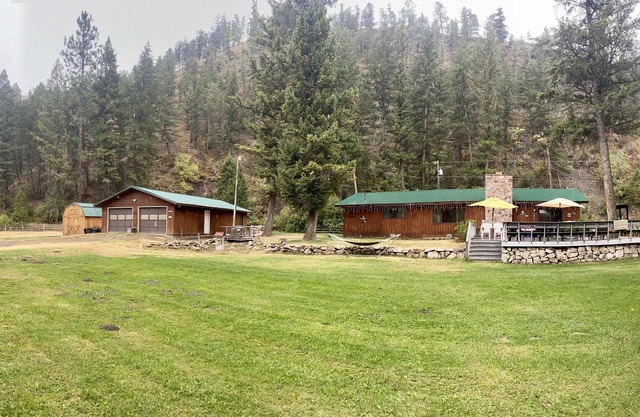 Remote Cabin in the Mountains - Great for Families, Hunters, Hikers, and Friends