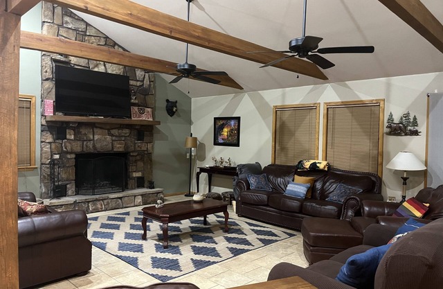 Remote Spacious Cabin on Sugar Creek Near Wolf Pen Gap-Ouachita National Forest