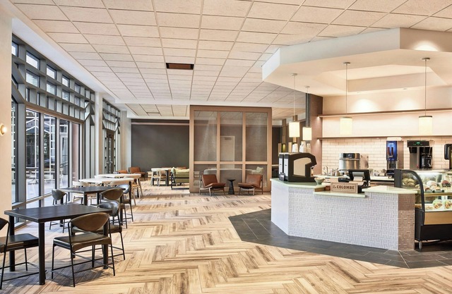 Renaissance® Phoenix Glendale Hotel & Conference Center