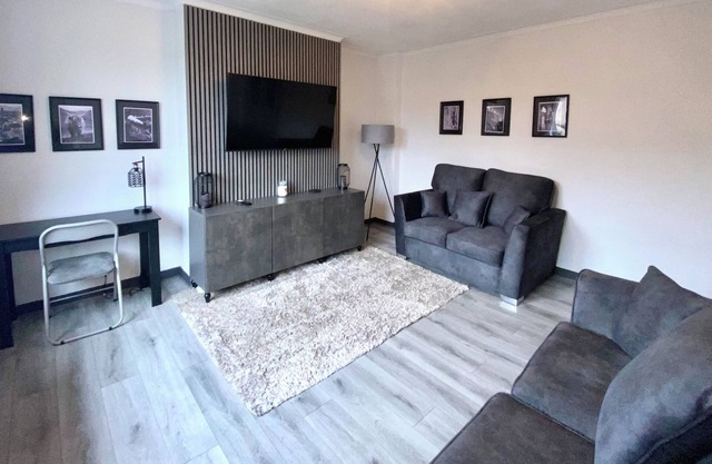 Renfrew Apartment Near To Glasgow Airport and Glasgow City Centre