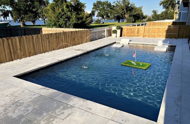 Renova in The Bay - Unit B