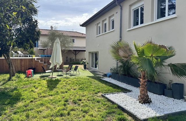 Renovated villa 150 m² with pool & garden
