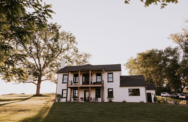 Renovated 4-bedroom Farmhouse