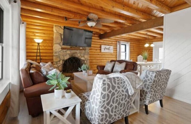 Renovated 5BR/3BA Cabin w/Rec Roomnn