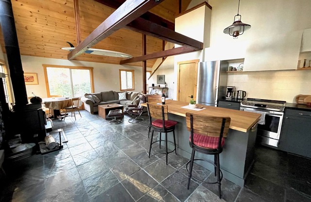 Renovated and Uncluttered Cabin Near Sugar Bowl and Royal Gorge