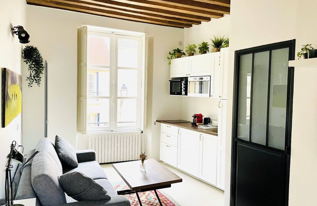 Renovated and very functional studio, Marly-le-Roi