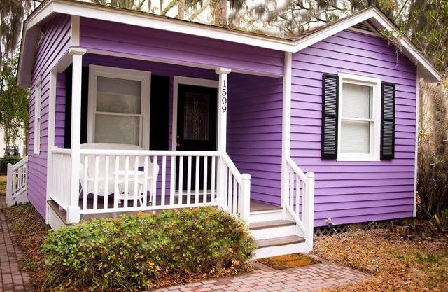 Renovated and walking distance to Downtown