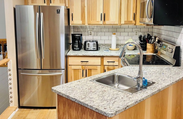 Renovated Attitash Condo – Walk to Slopes & Saco River, Sleeps 8, Pool & More!