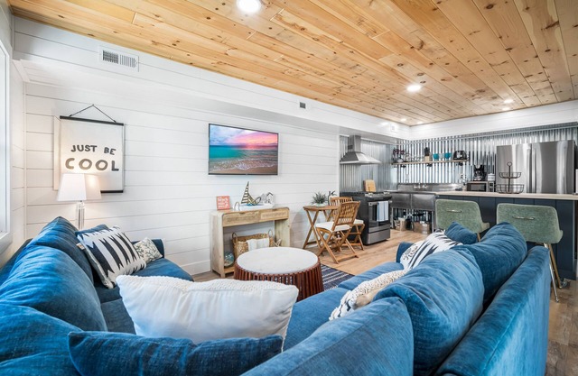 Renovated Beach Cottage + Offstreet Parking + 1 Block to Beach!