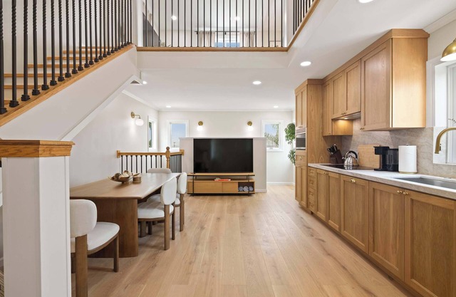 Renovated Coastal 2BR - Stylish & Bright