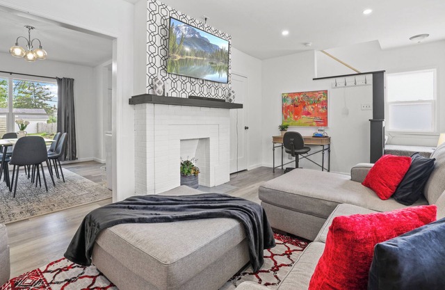 Renovated gem walking distance to Hospitals and Downtown