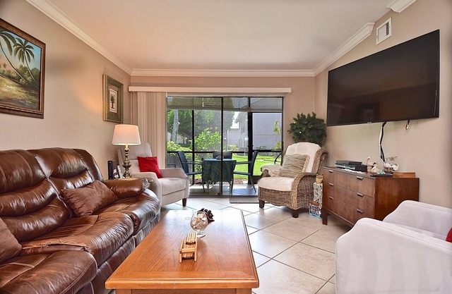 Renovated Ground Floor, Washer/Dryer, Keurig.