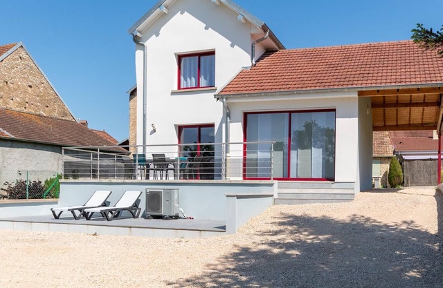 Renovated house by the Saône with terrace and garden