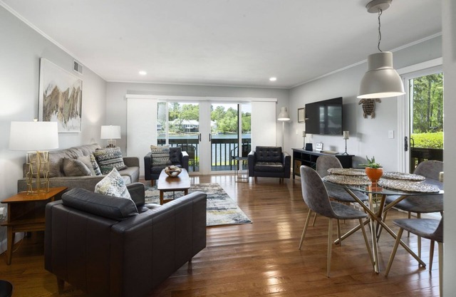 Renovated, Lakefront, Pinehurst #5, Ground Level, 2BR, 2BA, Pool, WiFi, Cable