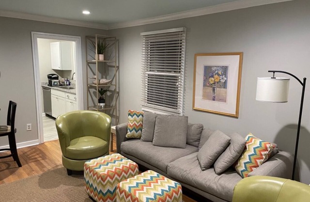 Renovated Old Village Charmer, 1 mile to Shem Creek