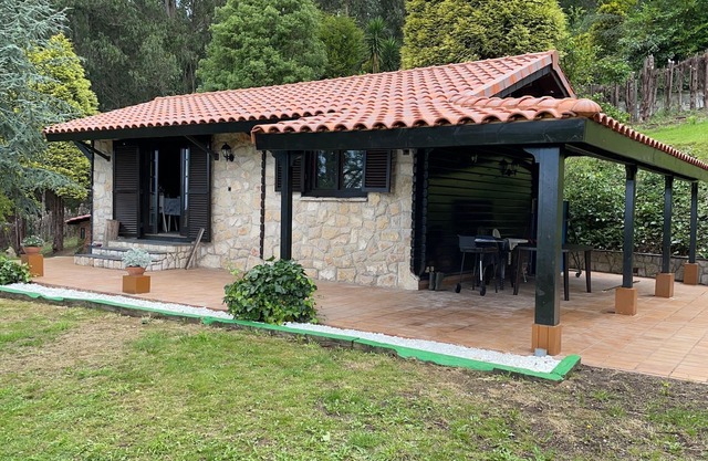 Renovated rural wooden cabin 10 km from Gijón.