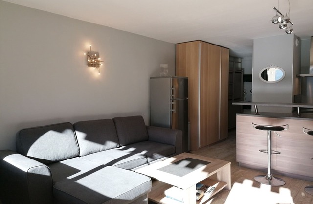 Renovated studio for 5, south balcony, private parking in Pra Loup