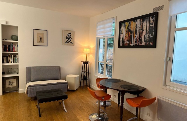 Renovated terrace apartment in Montmartre