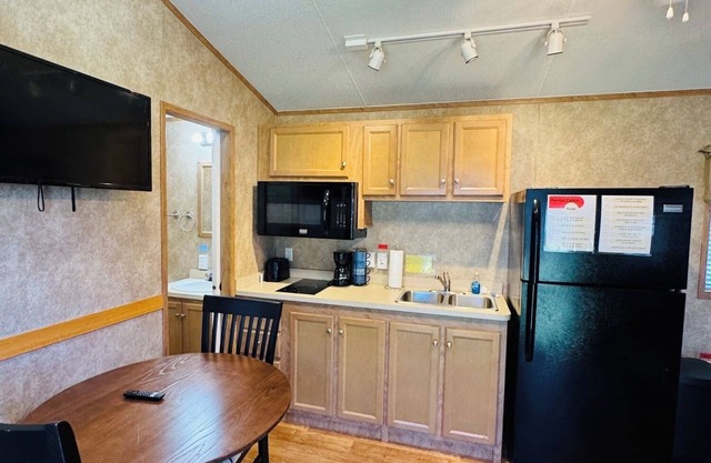 Rental Cabin #305 w/Queen bed