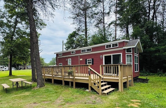 Rental Cabin #401 w/Queen Bed