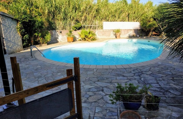 Rental with swimming pool, close to beaches, at the foot of the maquis.