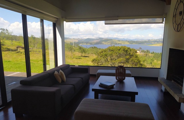 Represa del Sisga, 3-bedroom country house.