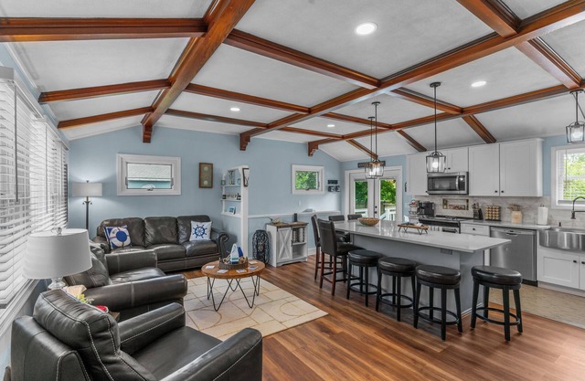 Reserve Now! Beach House in Narragansett Pier W/POOL, short walk to the beach!