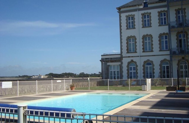 Residence Saint-Gcustan, swimming pool and direct beach access