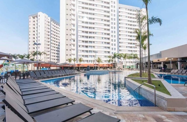 RESORT: 2 adultos e até 2 crianças a 4km do Thermas Lar. e a 3km do Hot Beach