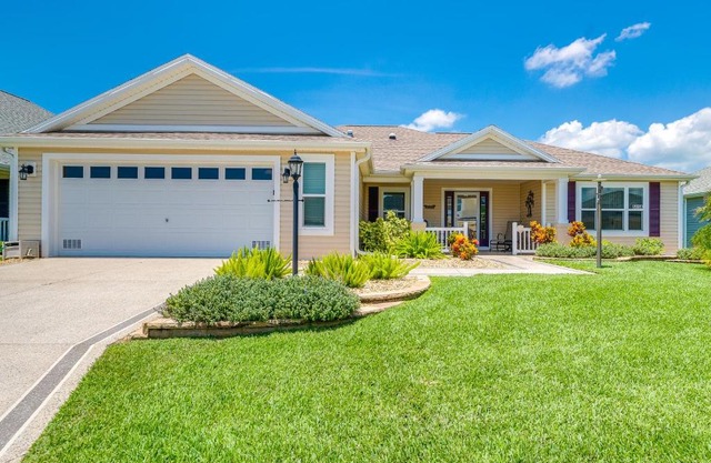 Resort Amenities Home in The Villages Near Golf!