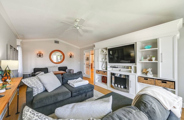 Resort Community Escape: Naples Home 5 Mi to Beach