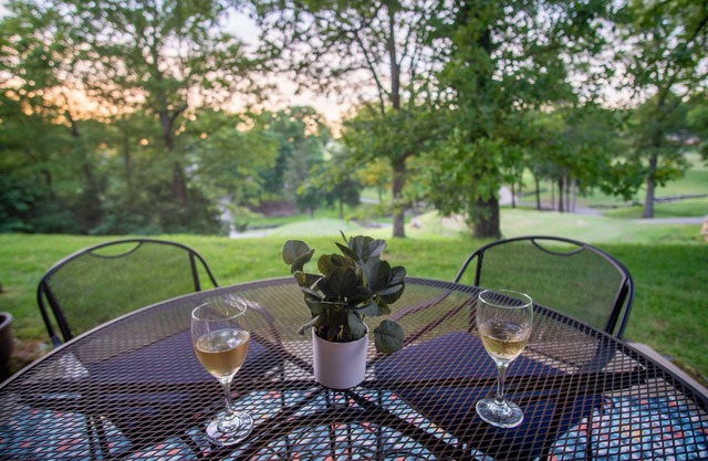 Resort golf condo w/arcade & jacuzzi tub