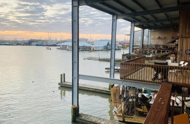 Resort Lodging at Venice Marina w/WIFI + Private Dock