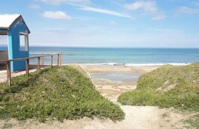 Rest a few days in this paradise . near the sea and the park