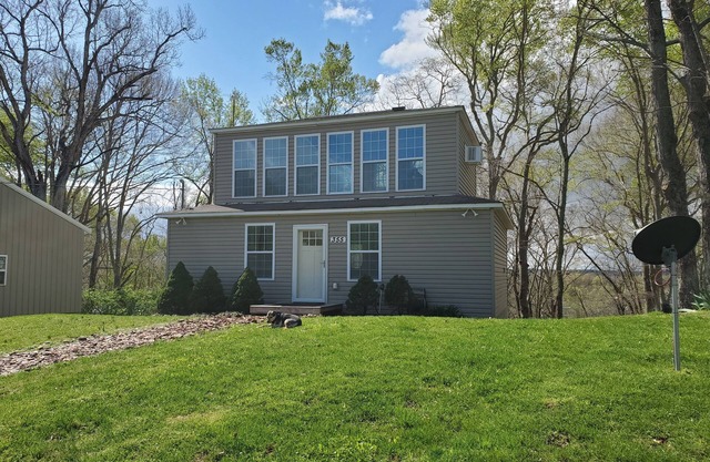 Rest and relaxation in this cozy waterfront home in Cadiz