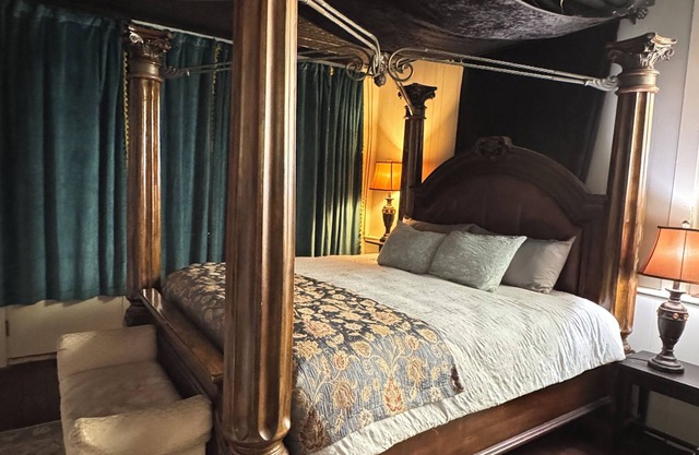 Rest & Reignite at The Pulpit House -see video-KING BED - Whole Building PRIVATE