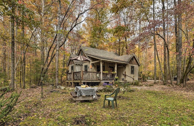 Restful Creekside Retreat by Table Rock State Park