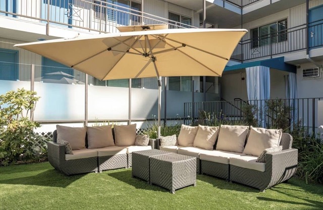 Restful Suite | Kitchen | Outdoor Pool | Free Parking | Courtyard | BBQ Area