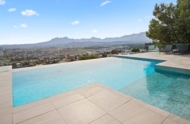 Restio View 11 - Three Bedroom House, Sleeps 6