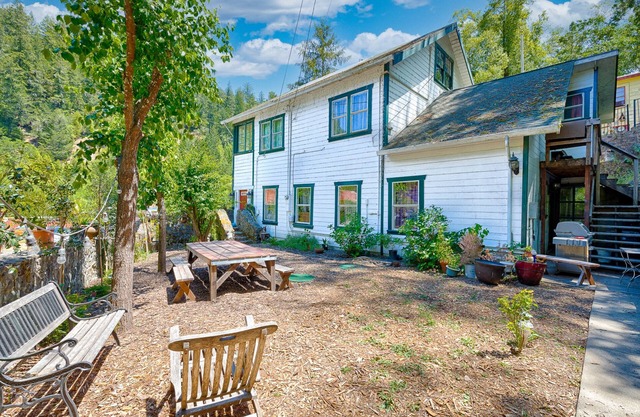 Restored 1890's Historic Inn near coast and hiking!