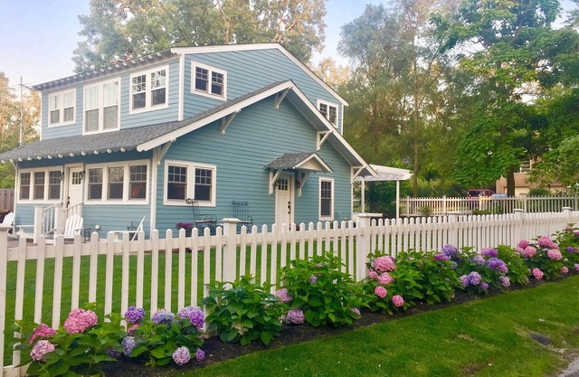 Restored Cottage Across The Street From The Beach!