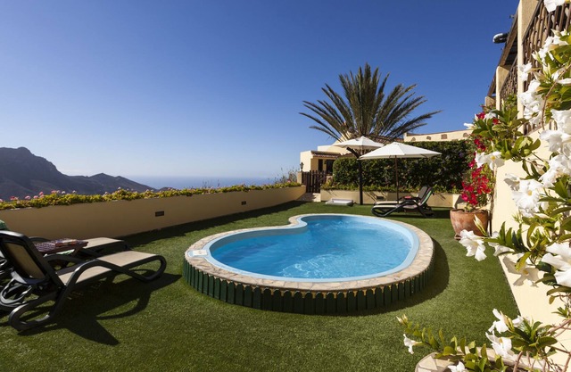 Restored finca.,large terrace, garden, private pool, jacuzzi, great views.