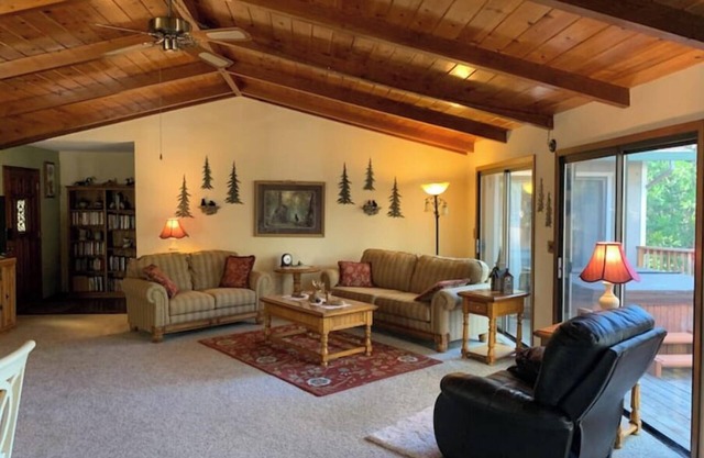 Retreat 35 ml to Kirkwood Ski Resort – Scenic Drives & Hiking Trails Nearby