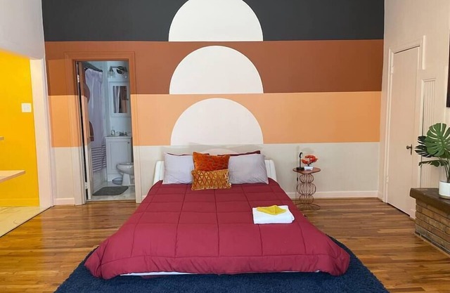 Retro Chic 70s studio in the Heart of the City